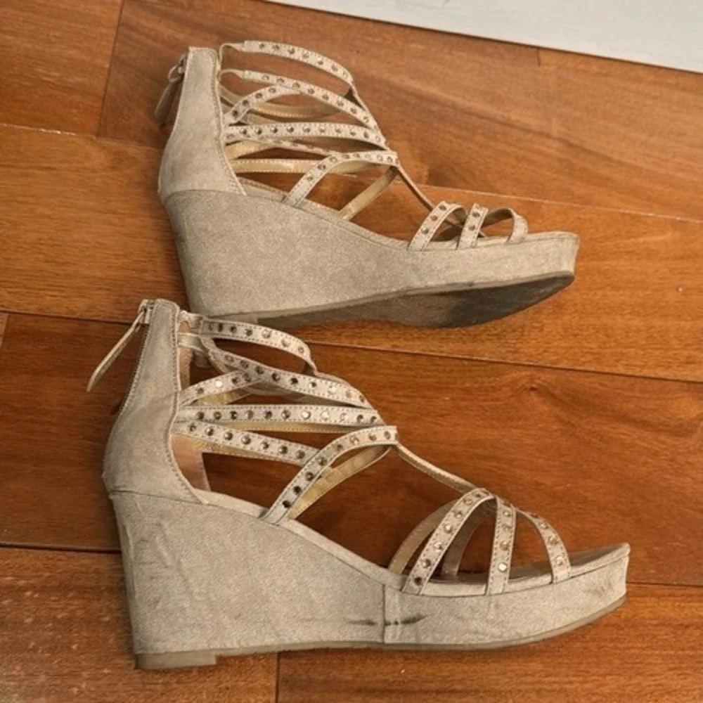 Badgley Mischka Wedge Sandals Womens Tan‎ Suede Rhinestone Strappy Cage 5M